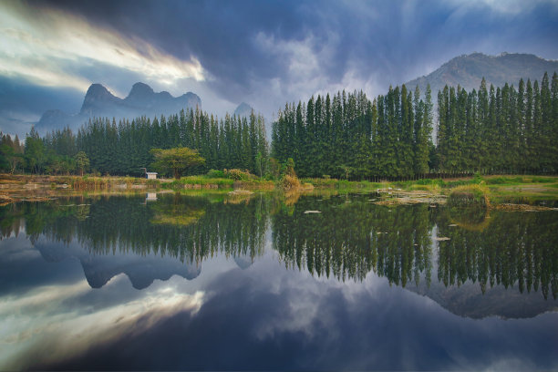 美丽的山水湖泊景色