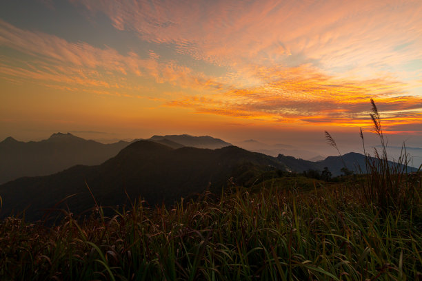 山峰背景