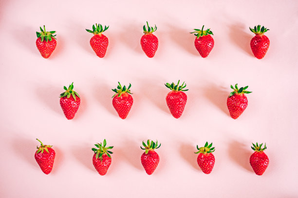 小草莓背景图