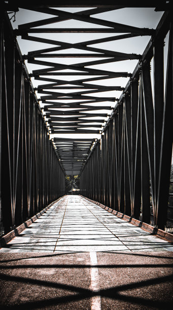 铁制桥