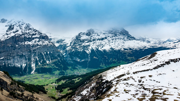 瑞士雪山草地