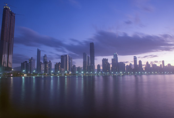 城市楼群夜景