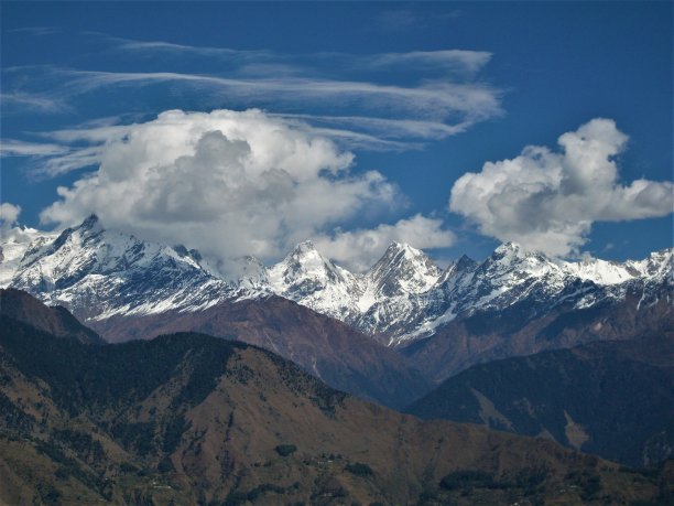 雪山湖泊图片