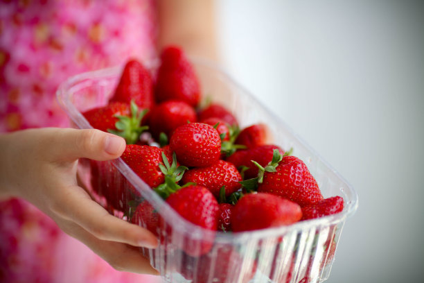 女孩草莓包装盒