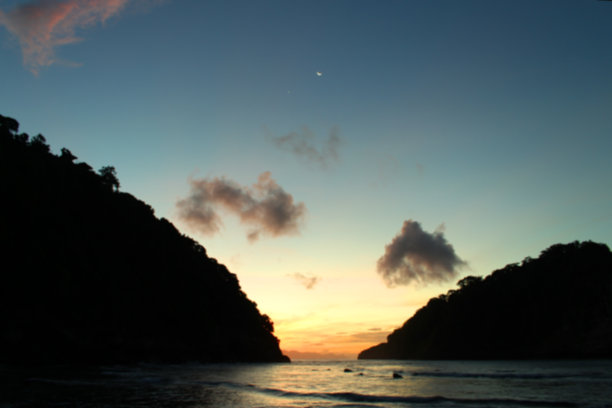 群山大海天空风景背景