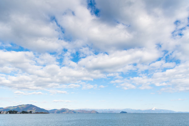 群山大海天空风景背景