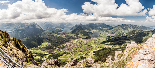 山峰陡峭