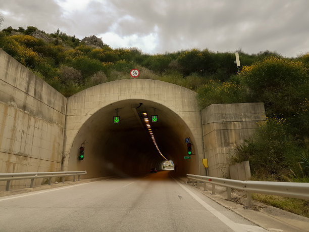 高速公路,隧道入口