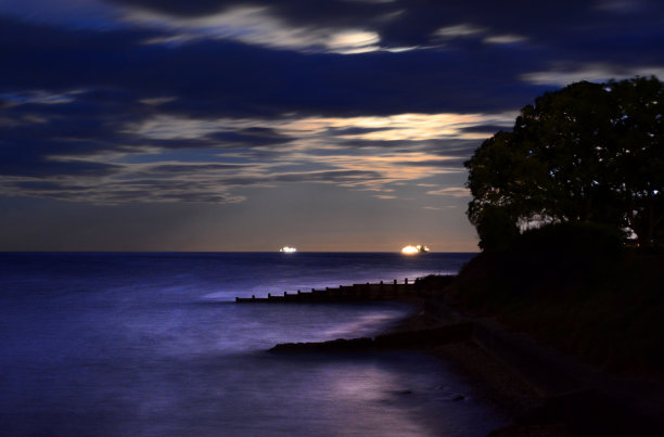 海岛夜幕