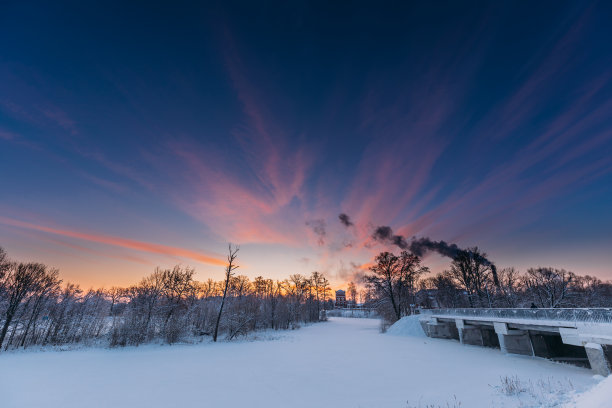 工厂雪景