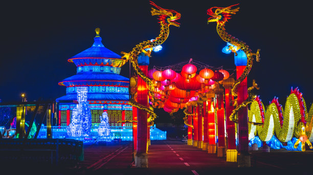 城市夜景红色汽车广告