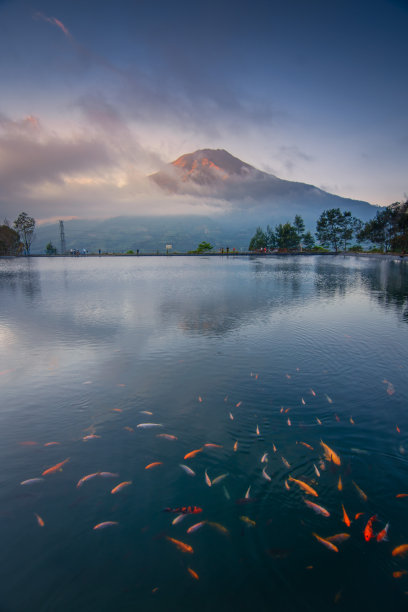 美丽的山水湖泊景色