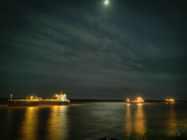 夜幕下的大海