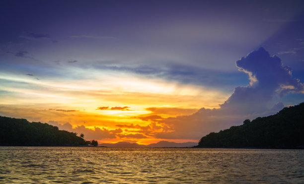 群山大海天空夜景风景