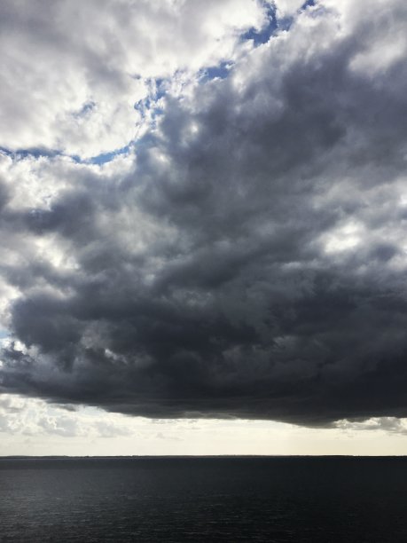 平静的波罗的海海面