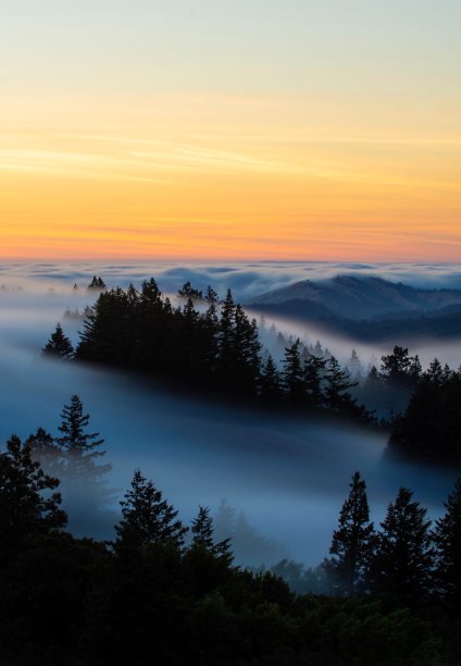 夕阳下的大山美景