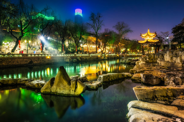 城市楼群夜景