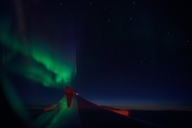 飞机上夜空