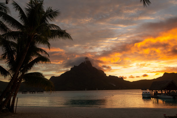 群山大海天空夜景风景