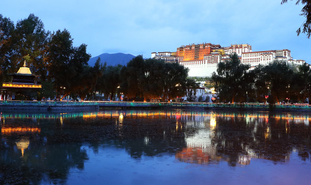 西藏夜景