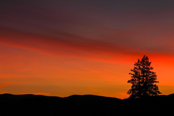 夕阳下的大山美景