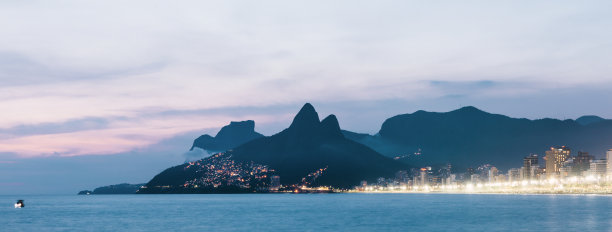 群山大海天空风景背景