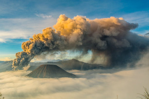 印度尼西亚火山日出