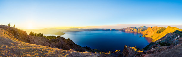 群山森林湖水天空风景