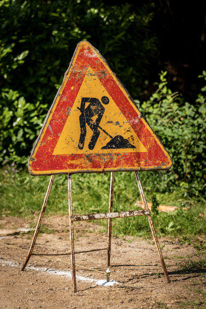 路面道路工地施工警示指示牌