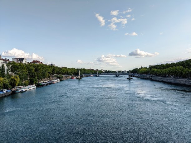 西欧城市河流美景
