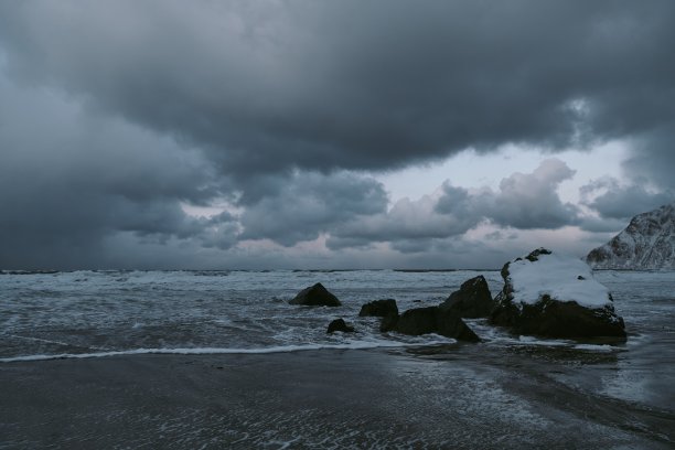 碧海蓝天白云出境游