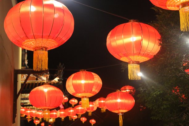 中国传统灯笼小巷元宵节