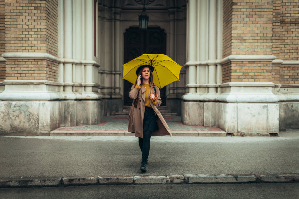 商务办公科技人物雨中打伞