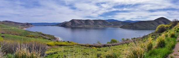 山峰湖水河流小溪鹿