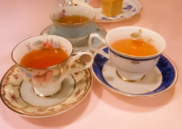 茶杯 茶水 茶叶 精致 白色