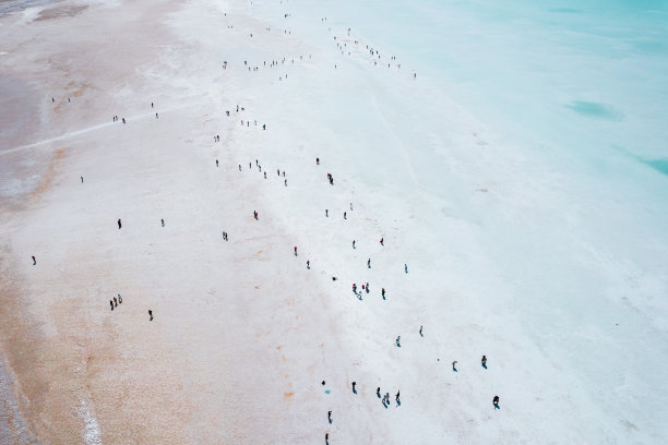 俯瞰青海湖畔