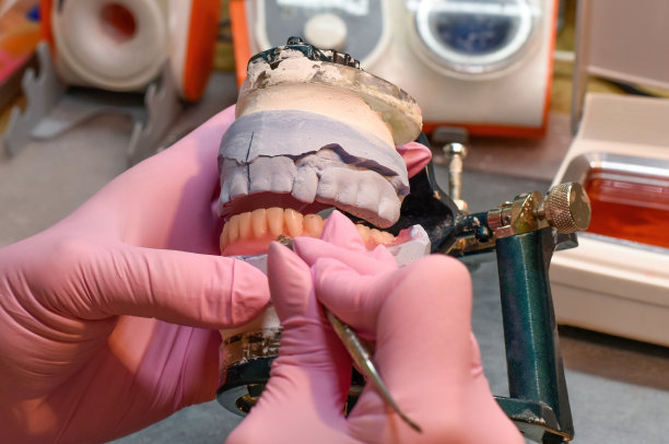 牙科医生做手术