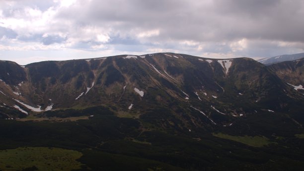 油画远山雪景