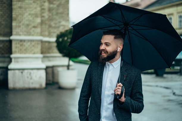 商务办公科技人物雨中打伞