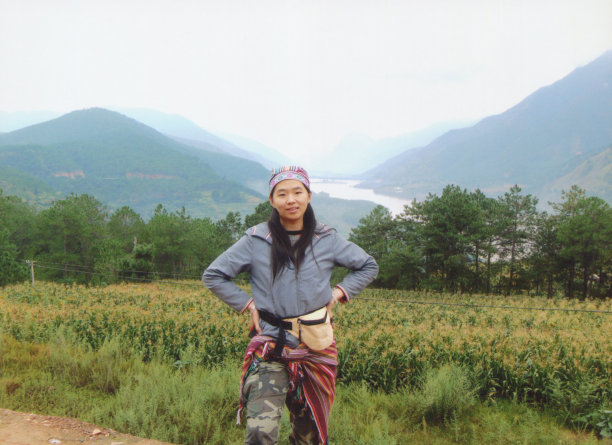 藏族女青年像