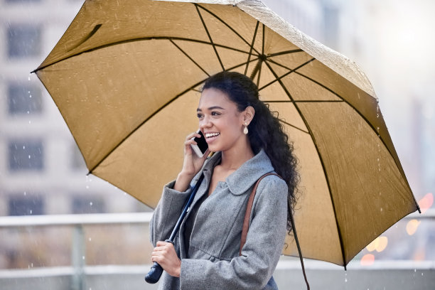 商务办公科技人物雨中打伞