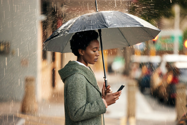 商务办公科技人物雨中打伞