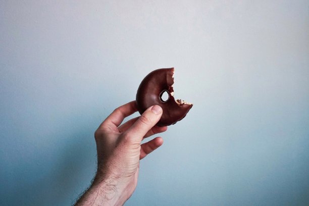 巧克力甜甜圈高清食物素材大图