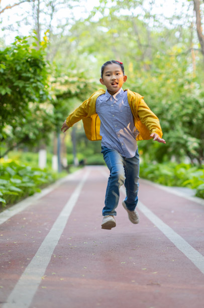 春季校园中小学生运动会