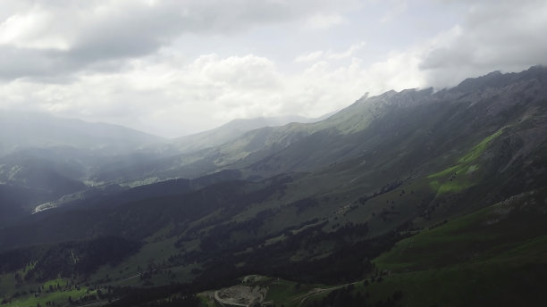 风景素材薄雾远山草地树林