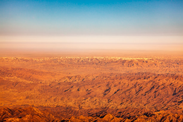 鸟瞰航拍荒野沙漠无人区地貌风光