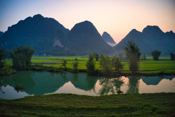 夏日的小河