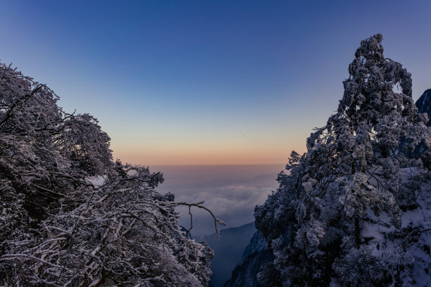 峨眉山雪景