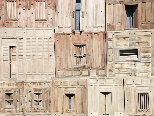 木纹色折叠门