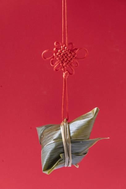 中国传统节日端午节包粽子